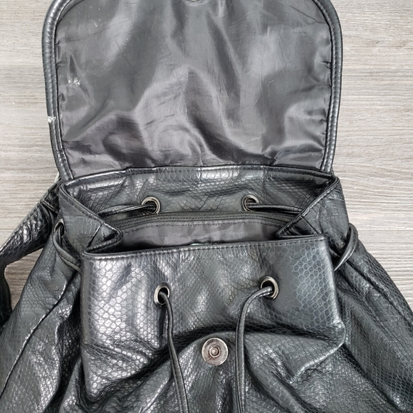 Women's Black Leather Bag - Picture 3 of 6